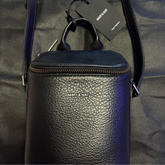 Cross Body Bag - Picture 3 of 11